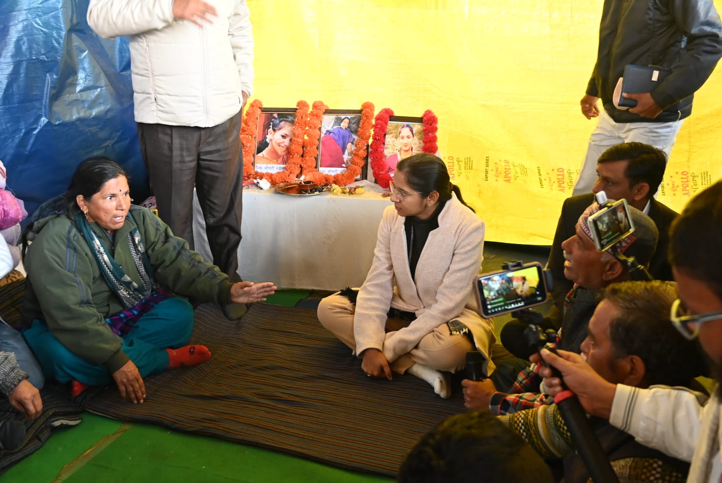 टिहरी गढ़वाल।।डीएम टिहरी के आश्वासन पर आंदोलनकारियों ने समाप्त किया धरना।