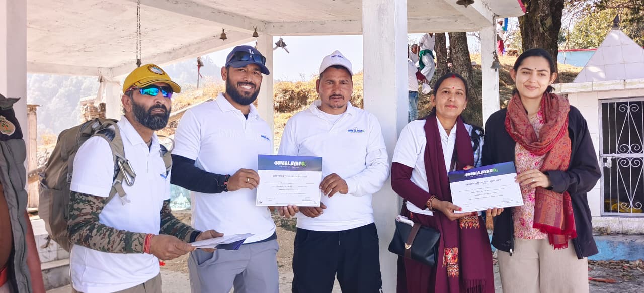 टिहरी गढ़वाल।।प्रकृति और रोमांच से भरपूर ट्रैकिंग—दैंतखाल से पीढ़ी तक 8 किमी पैदल ट्रैक का सफल आयोजन।