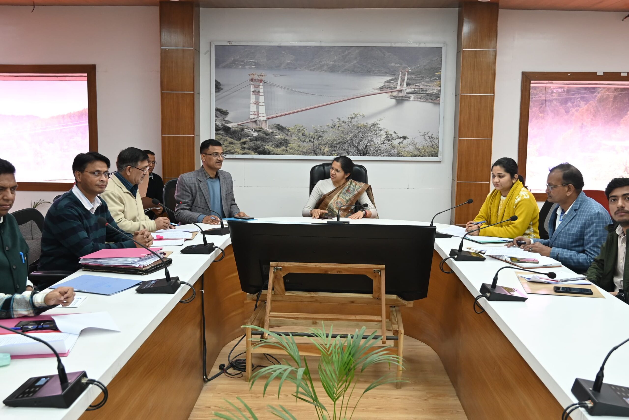उत्तराखंड।।जिलाधिकारी टिहरी नितिका खण्डेलवाल ने ली निर्वाचन आयोग की नियमावली से संबंधित बैठक।