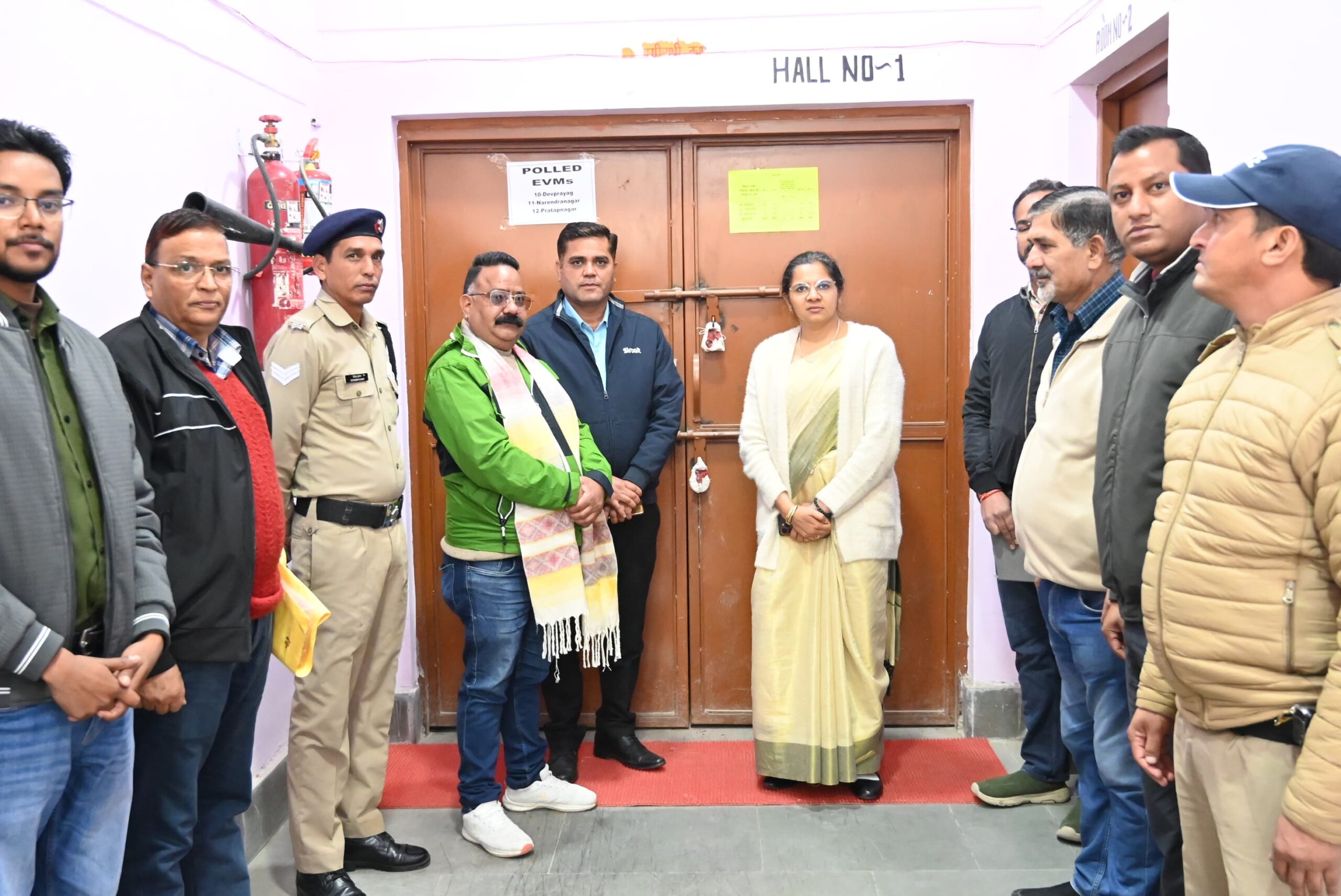 उत्तराखंड।।जिला निर्वाचन अधिकारी/जिलाधिकारी टिहरी गढ़वाल ने किया ईवीएम–वीवीपैट वेयरहाउस का निरीक्षण।