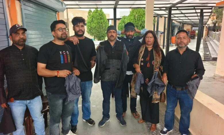 उत्तराखंड।।टिहरी मेडिकल कॉलेज की मांग पर गरमाया माहौल: प्रभारी मंत्री गणेश जोशी के दौरे पर कांग्रेस का जोरदार प्रदर्शन,पुलिस ने कार्यकर्ताओं को लिया हिरासत में।